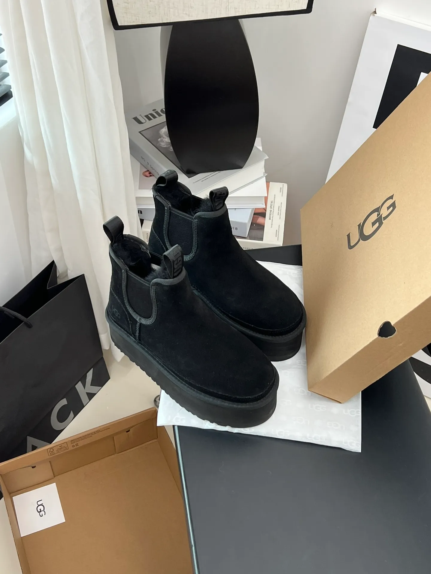 💰560 UGG sheepskin all-in-one snow boots Chelsea boots UGG 4526 Autumn and winter new women's casual and comfortable thick-soled Chelsea fashion boots star same style 1134526 Color: black maroon gray Size: 35-40